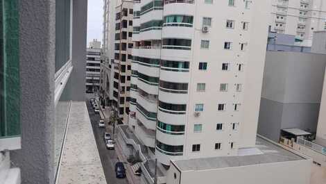 ÓTIMO APARTAMENTO COM 2 SUÍTES E 2 VAGAS DE GARAGEM