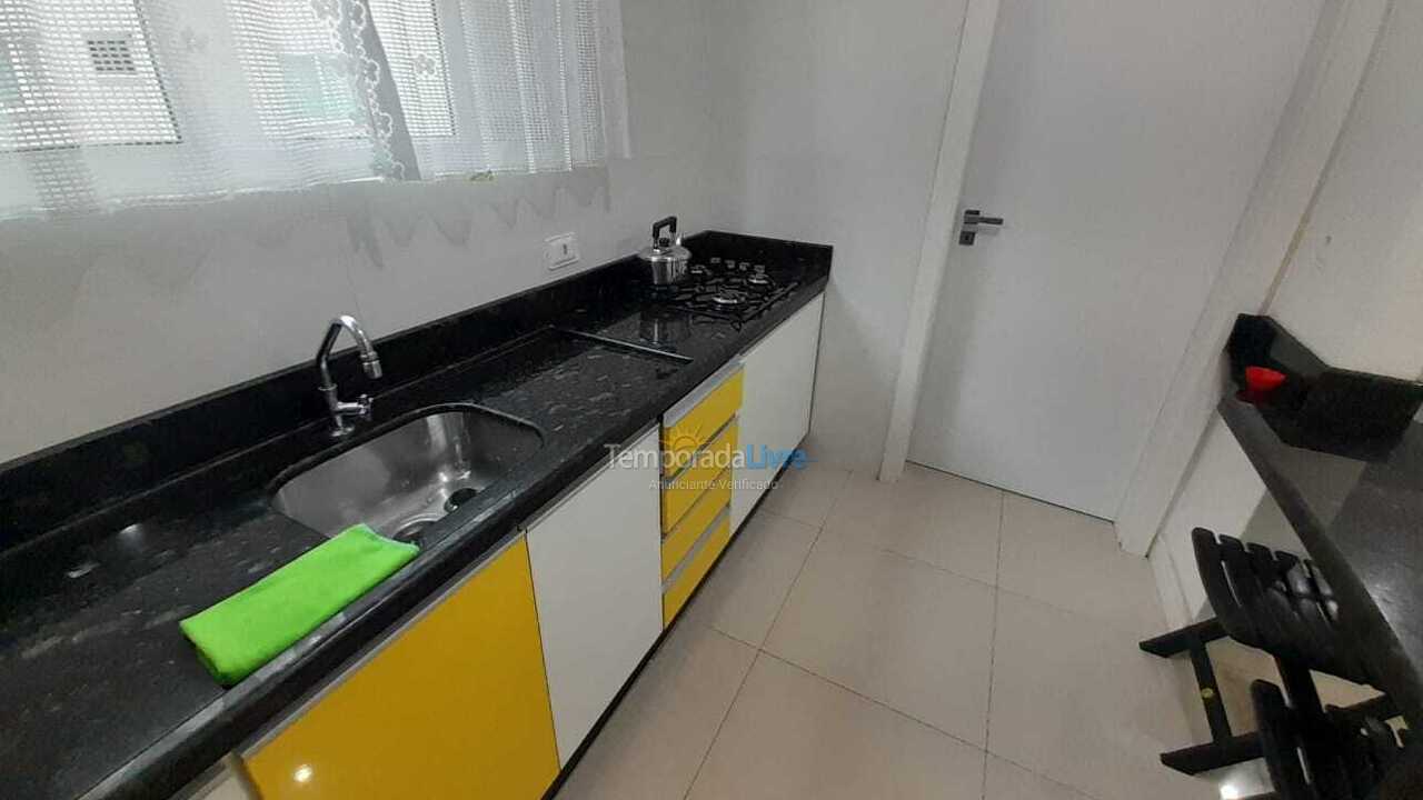 Apartamento para aluguel de temporada em Itapema (Meia Praia)
