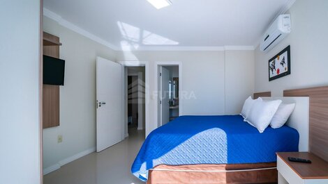 Beachfront Apartment with 03 Suites in Bombas