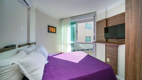 Beachfront Apartment with 03 Suites in Bombas