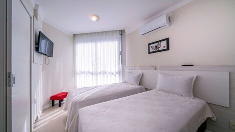 Beachfront Apartment with 03 Suites in Bombas