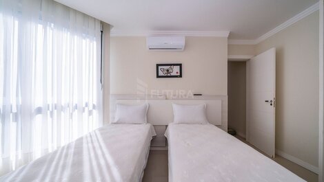 Beachfront Apartment with 03 Suites in Bombas