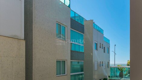 Beachfront Apartment with 03 Suites in Bombas