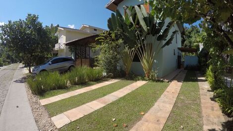 Casa em condomínio na praia da Baleia CA0247