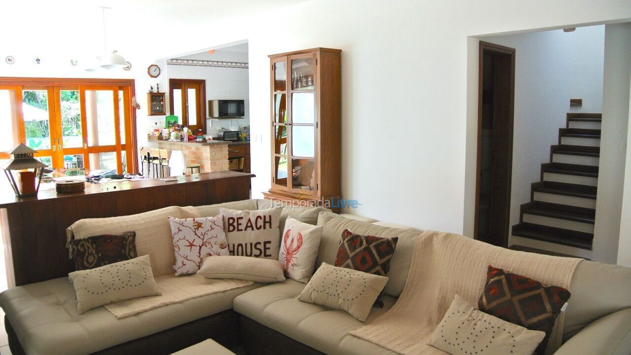 Casa para aluguel de temporada em São Sebastião (Praia da Baleia)