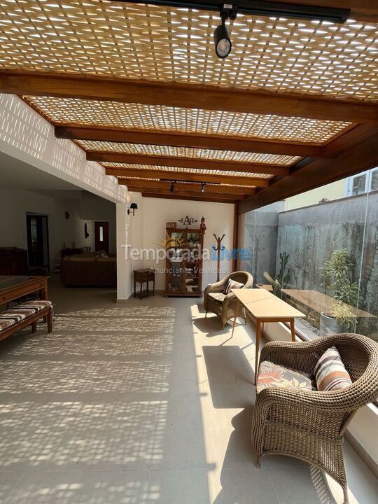 Casa para aluguel de temporada em São Sebastião (Praia da Baleia)