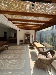Casa em condomínio na praia da Baleia CA0247