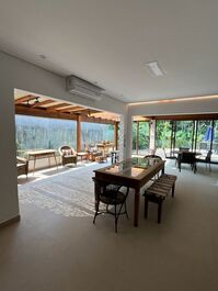 Casa em condomínio na praia da Baleia CA0247
