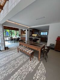 Casa em condomínio na praia da Baleia CA0247