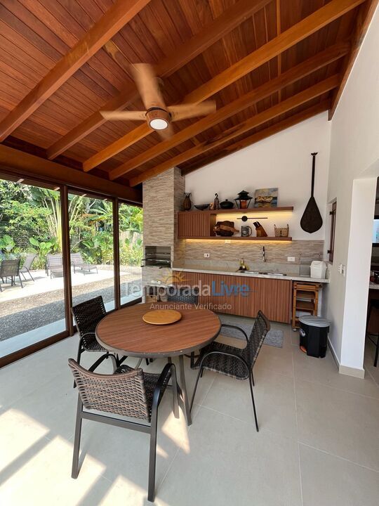 Casa para aluguel de temporada em São Sebastião (Praia da Baleia)