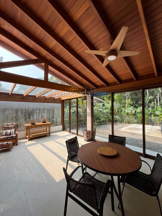 Casa para aluguel de temporada em São Sebastião (Praia da Baleia)