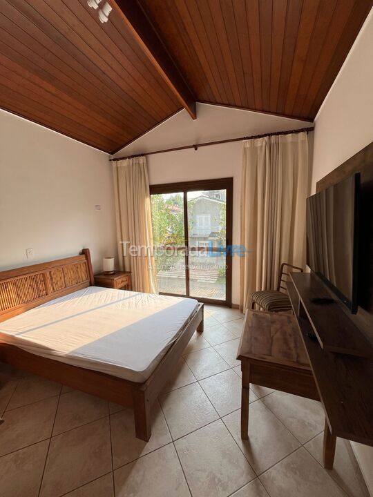 Casa para aluguel de temporada em São Sebastião (Praia da Baleia)