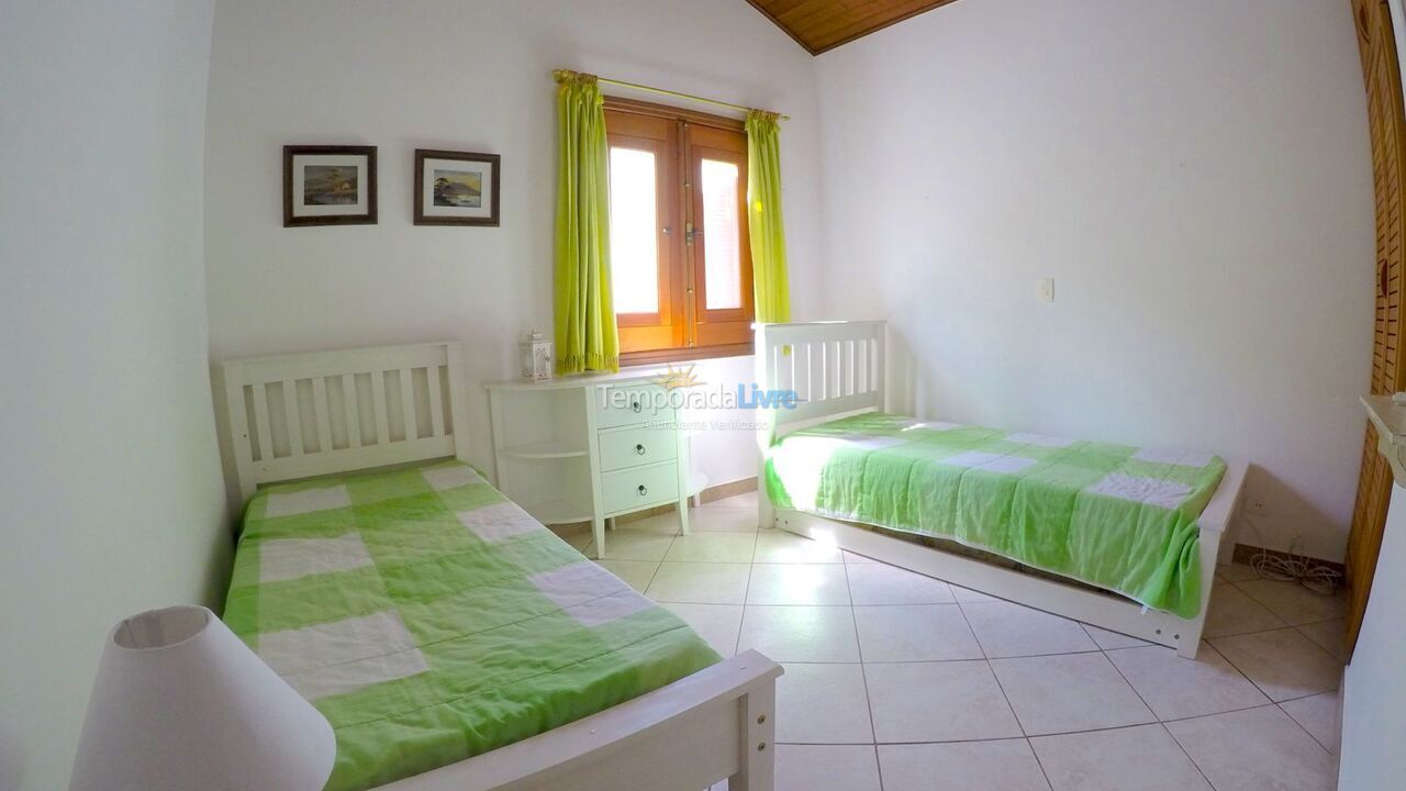 Casa para aluguel de temporada em São Sebastião (Praia da Baleia)