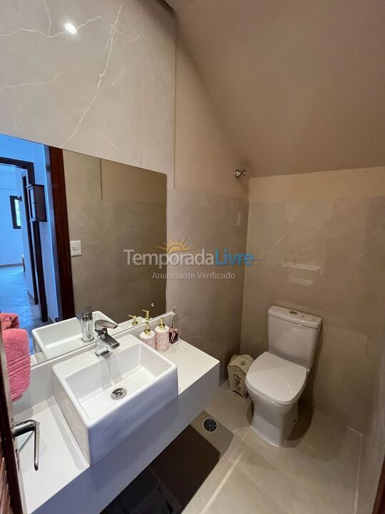 Casa para aluguel de temporada em São Sebastião (Praia da Baleia)
