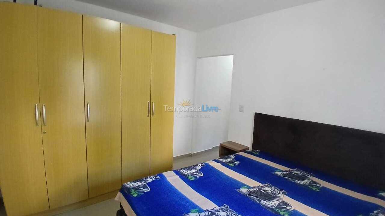 Apartamento para aluguel de temporada em Itapema (Meia Praia)