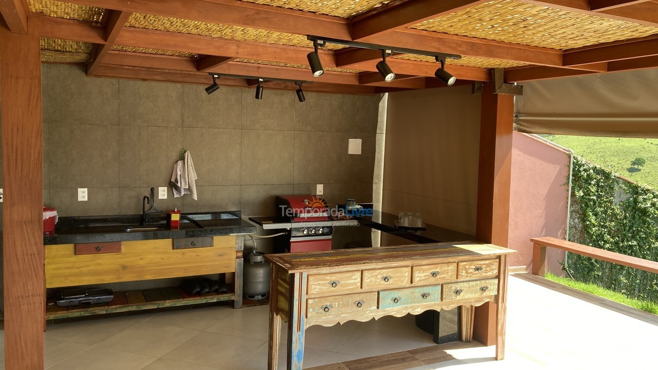 Casa para aluguel de temporada em Paraibuna (Vila Amélia)