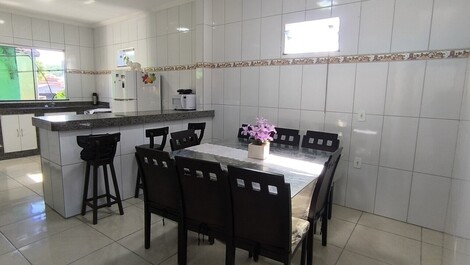 Cód. D004-CASA 2 QUARTOS,SENDO 1 SUÍTE,C/AR, 06 PESSOAS, ANTONIO TITO