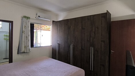 Cód. D004-CASA 2 QUARTOS,SENDO 1 SUÍTE,C/AR, 06 PESSOAS, ANTONIO TITO