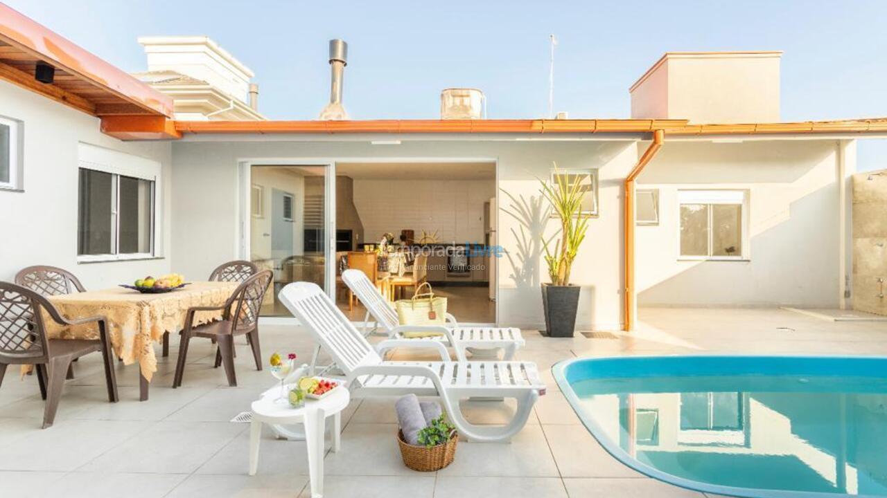 House for vacation rental in Florianópolis (Praia da Daniela)