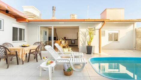 Beachfront House with Pool/ Daniela Beach/ Jurerê/Florianópolis