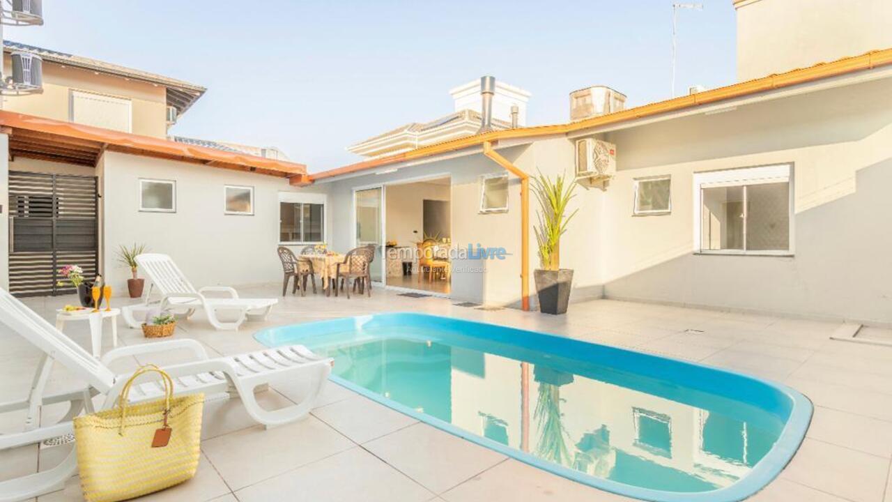 House for vacation rental in Florianópolis (Praia da Daniela)