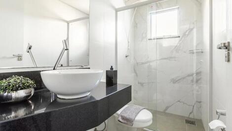 Beachfront House with Pool/ Daniela Beach/ Jurerê/Florianópolis