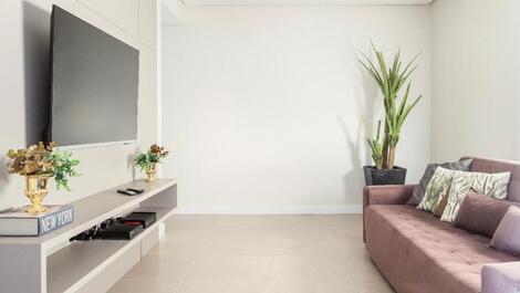 Beachfront House with Pool/ Daniela Beach/ Jurerê/Florianópolis