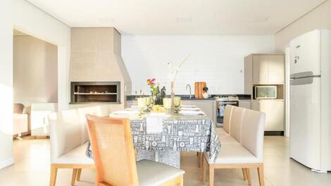 Beachfront House with Pool/ Daniela Beach/ Jurerê/Florianópolis