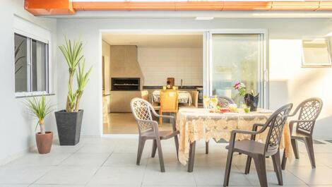 Beachfront House with Pool/ Daniela Beach/ Jurerê/Florianópolis