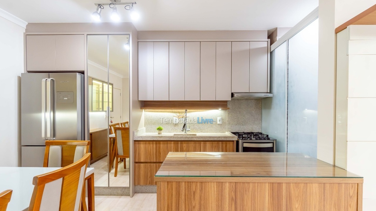 Apartamento para aluguel de temporada em Bombinhas (Praia de Bombas)