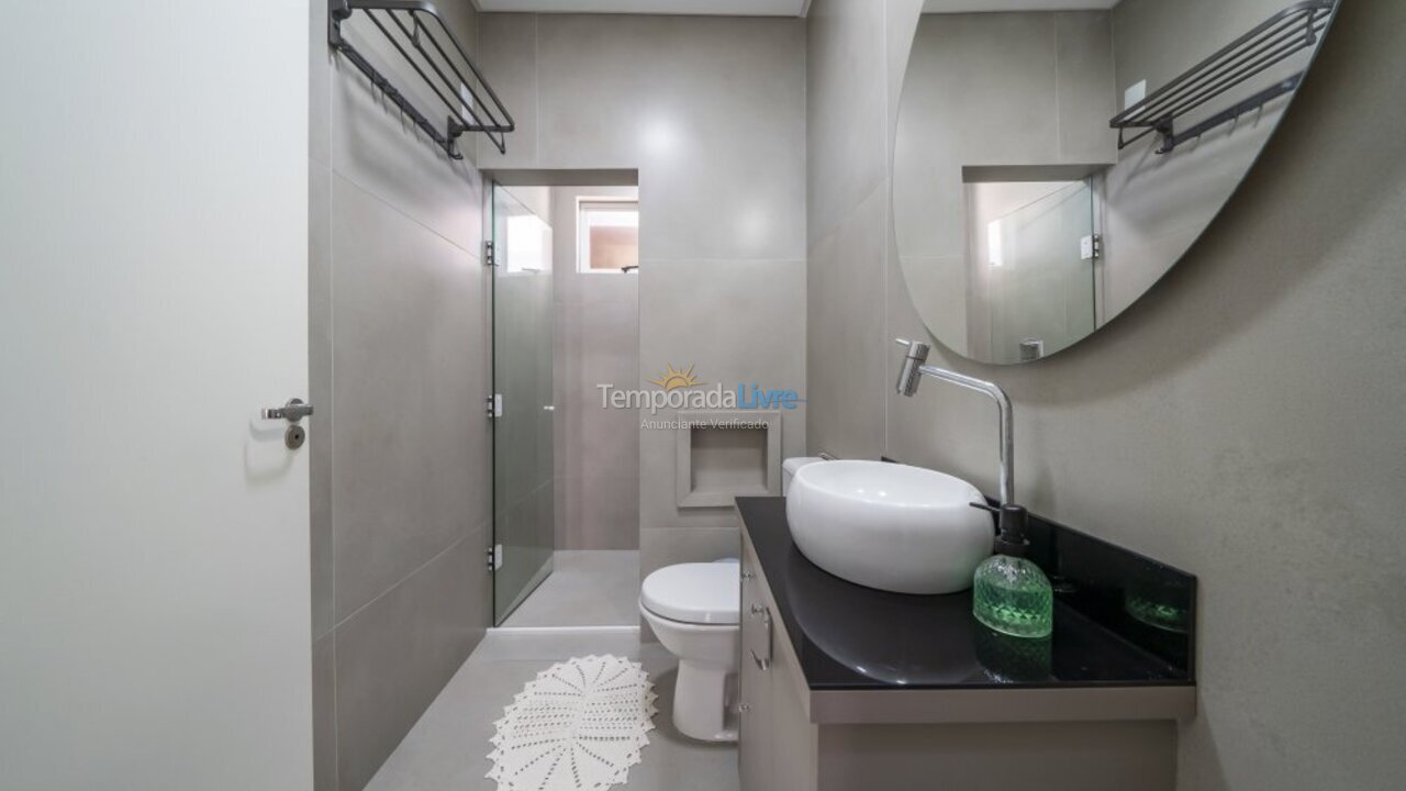 Casa para aluguel de temporada em Bombinhas (Praia de Bombas)