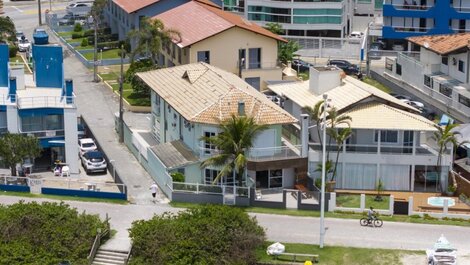 CASA BEIRA À MAR 🌊, 04 QUARTOS - 9 PESSOAS EM BOMBINHAS