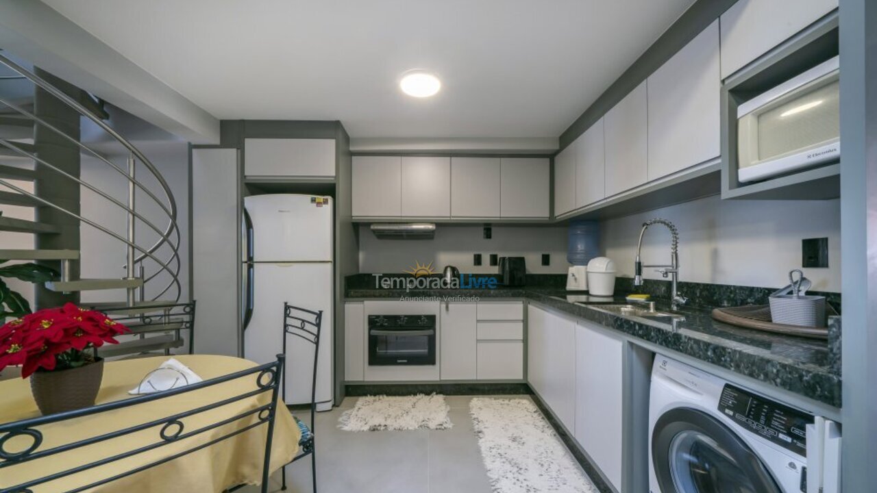 Casa para aluguel de temporada em Bombinhas (Praia de Bombas)