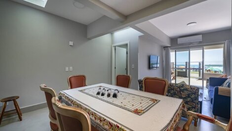 CASA BEIRA À MAR 🌊, 04 QUARTOS - 9 PESSOAS EM BOMBINHAS