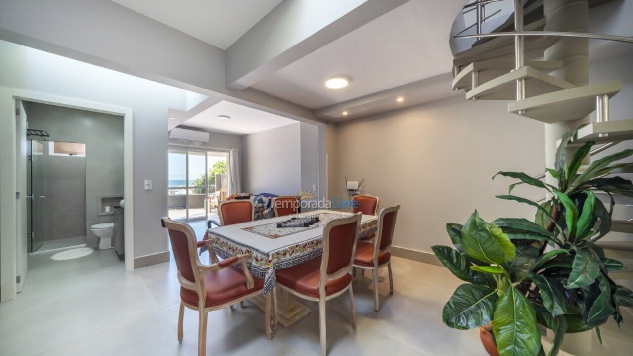 Casa para aluguel de temporada em Bombinhas (Praia de Bombas)