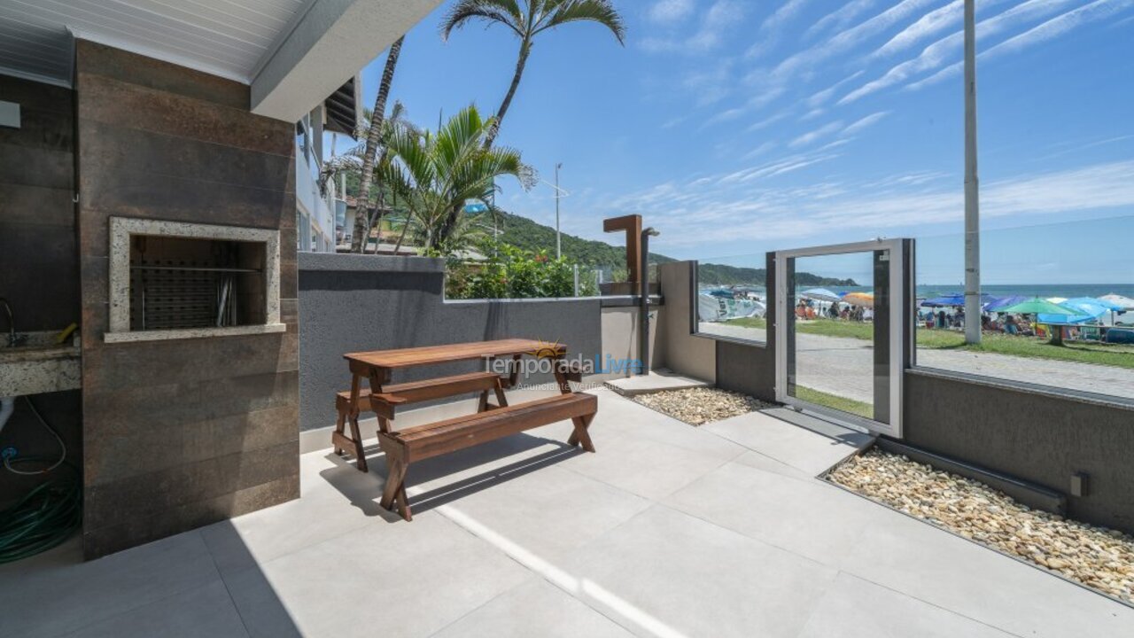 Casa para aluguel de temporada em Bombinhas (Praia de Bombas)