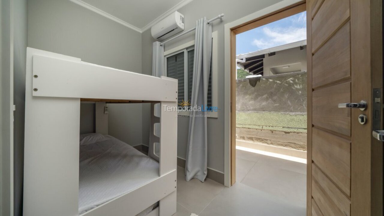 Casa para aluguel de temporada em Bombinhas (Praia de Bombas)