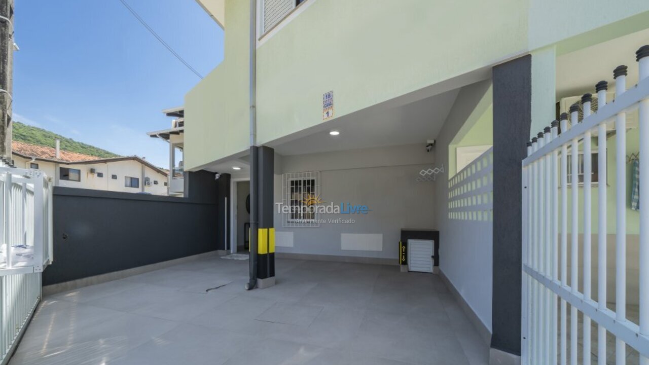 Casa para aluguel de temporada em Bombinhas (Praia de Bombas)