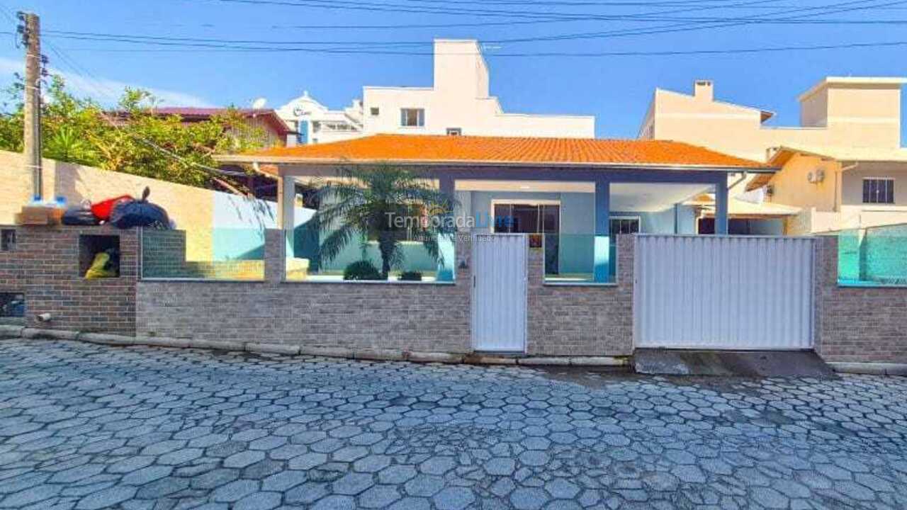 House for vacation rental in Bombinhas (Praia de Bombas)