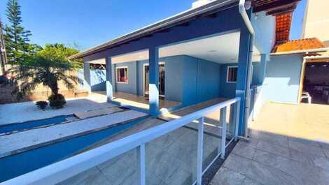 BEAUTIFUL HOUSE WITH POOL 🏊🏻‍♂️ 04 BEDROOMS, 13 PEOPLE IN BOMBAS