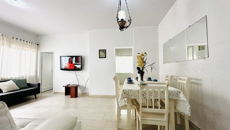 CASA 60 PLANTA BAJA CON 3 DORMITORIOS/1 SUITE AIRE ACONDICIONADO/WI-FI/TV POR CABLE*