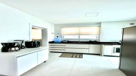 Apartamento de 3 suites bien ubicado.