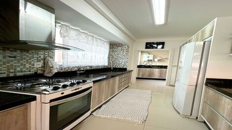 3 suites, close to the beach, fully equipped and furnished