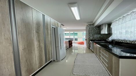 3 suites, close to the beach, fully equipped and furnished