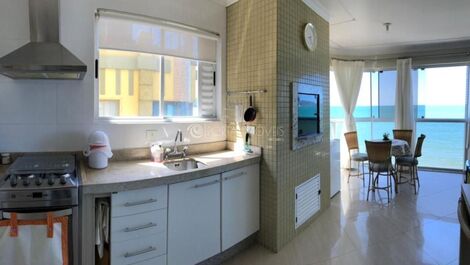 Residencial Prinz - 04 Ocean Front Suites en Meia Praia Itapema / SC