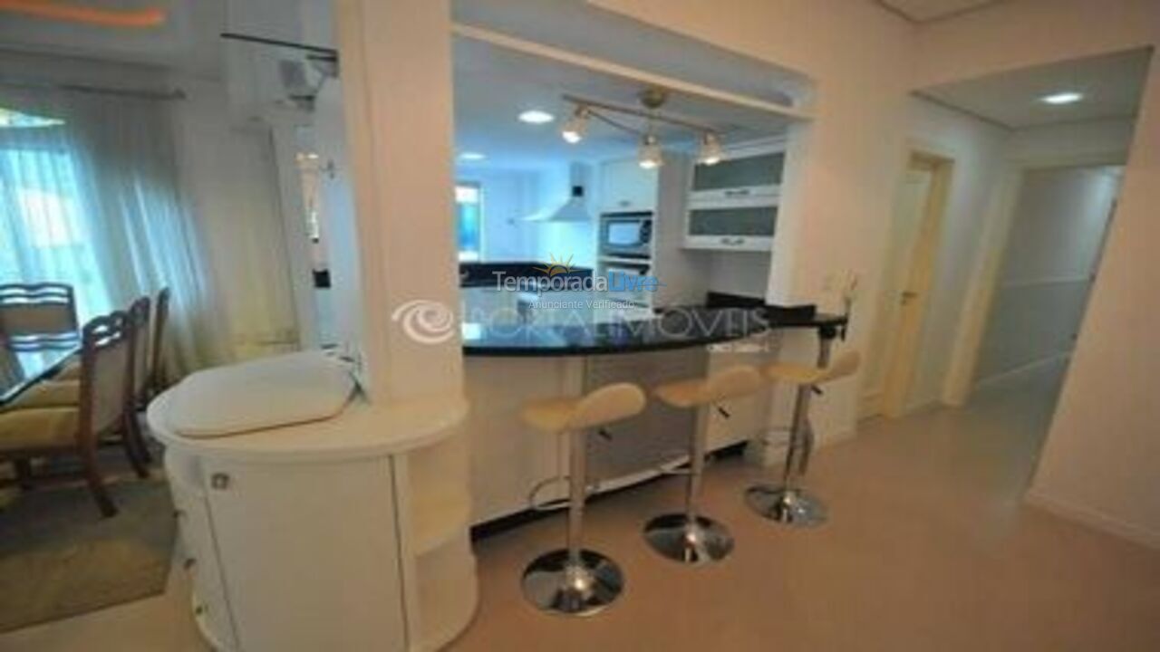 Apartamento para aluguel de temporada em Itapema (Meia Praia)