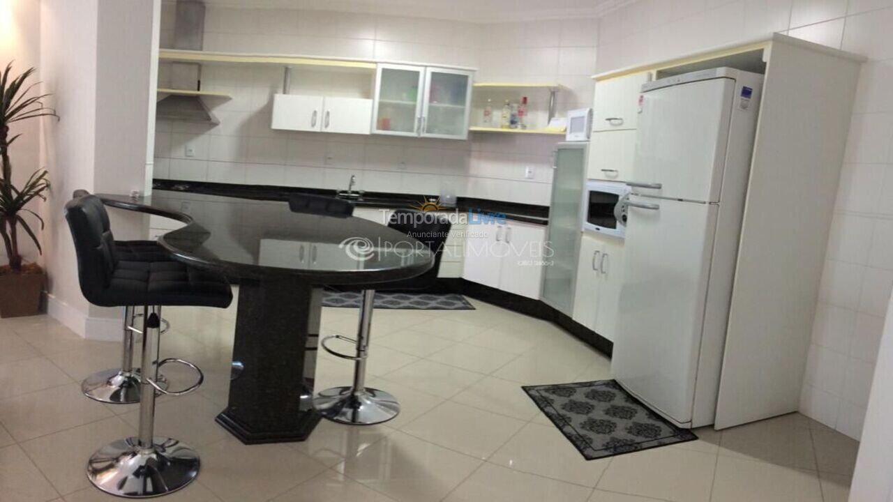 Apartment for vacation rental in Itapema (Meia Praia)