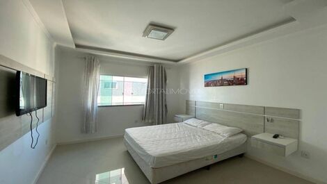 Apartment with 02 suites facing the street with a panoramic view.