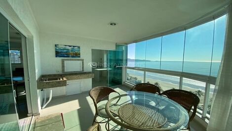 Apartment with 02 suites facing the street with a panoramic view.