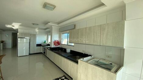 Apartment with 02 suites facing the street with a panoramic view.